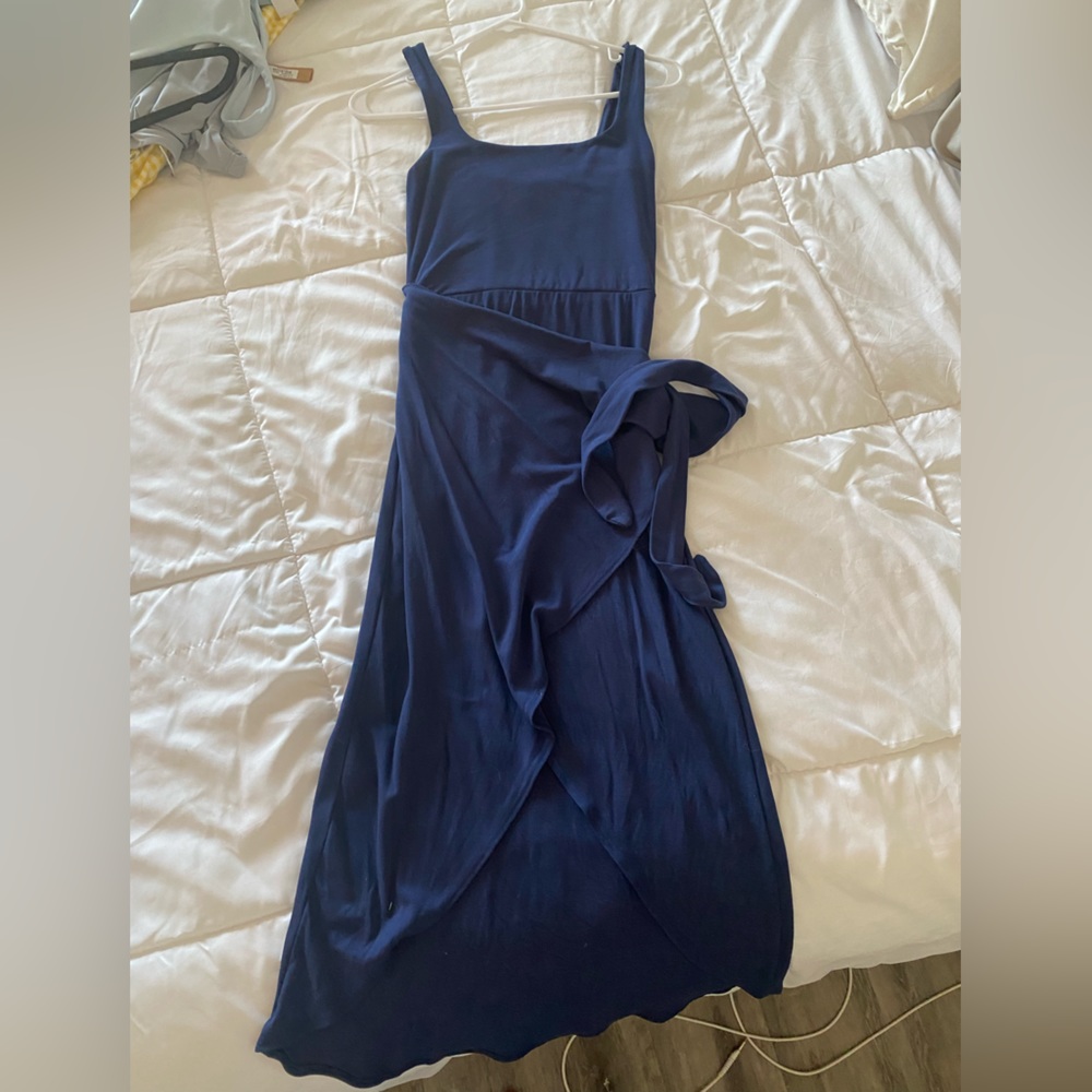 Aritzia Wilfred Saturn midi dress